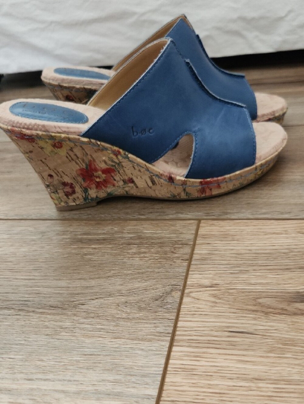b.o.c. Eddie II Blue Floral Pattern Cork Wedge Slide Sandals for Women Size 8